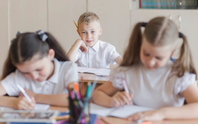 Az iskolai egyenruha nem old meg semmit