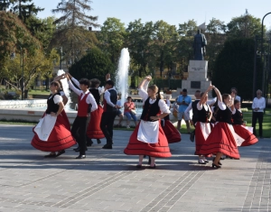 Jubileumi Erntedankfest — látványos felvonulással és sok–sok tánccal