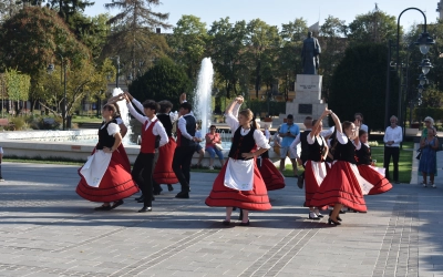 Jubileumi Erntedankfest — látványos felvonulással és sok–sok tánccal