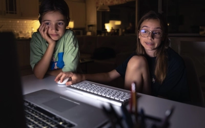 Már a gyerekeket is beszervezik: új front nyílt az interneten