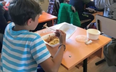 Több mint 48 ezer ki nem szállított iskolai napi menü árát vágták zsebre