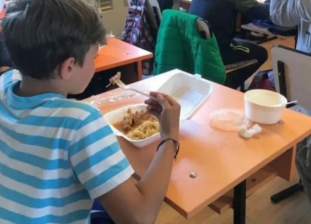 Több mint 48 ezer ki nem szállított iskolai napi menü árát vágták zsebre
