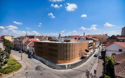 Hamarosan megnyílik Szatmárnémeti első emeletes parkolóháza