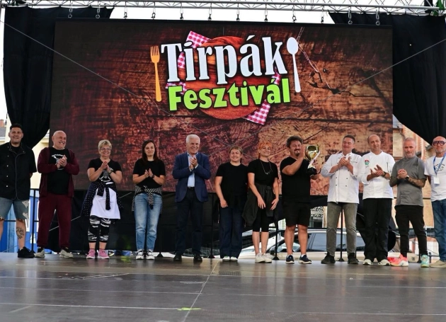 Visszahozták Szatmárra a nyíregyházi Tirpák Fesztivál vándorkupáját