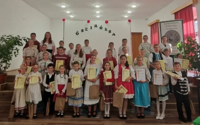 Őszirózsa Népdaléneklő Verseny a Református Gimnáziumban