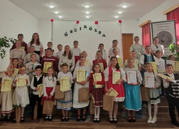 Őszirózsa Népdaléneklő Verseny a Református Gimnáziumban