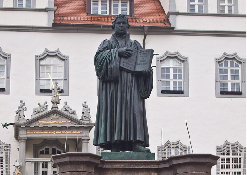 Luther Márton szobra Wittenbergben