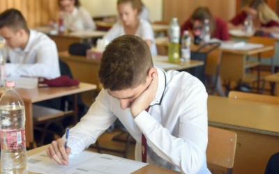 Hétfőtől képességfelmérőznek a nyolcadikosok