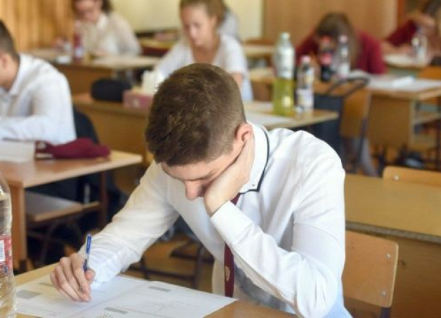 Hétfőtől képességfelmérőznek a nyolcadikosok
