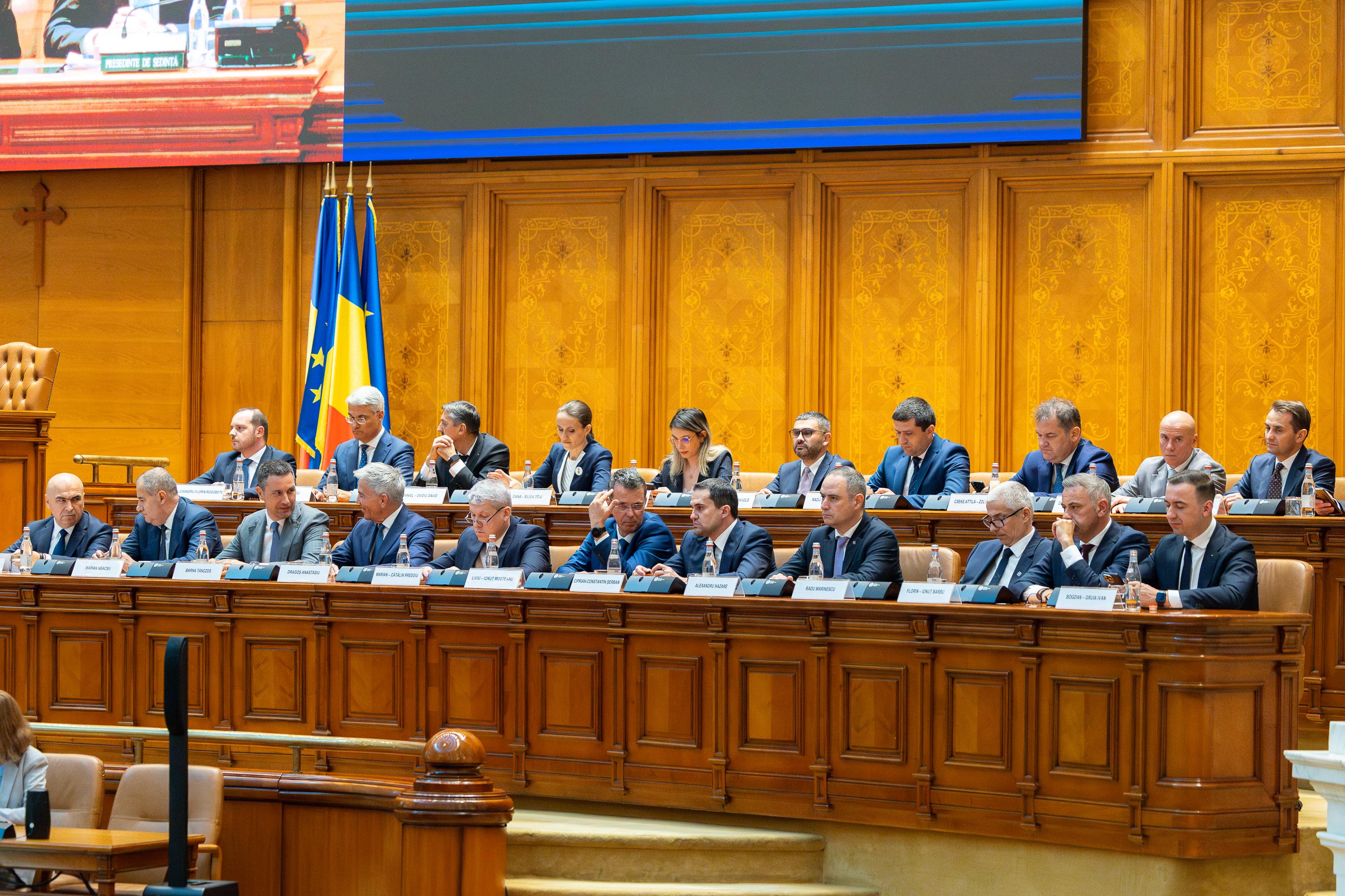 uploads/2025/miniszterek-kormanyules-parlament.jpg